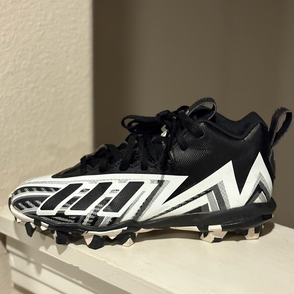 Adidas Freak Football Cleats Youth Size 4Y Black & White Lace-Up Design HP5962 - Picture 4 of 9